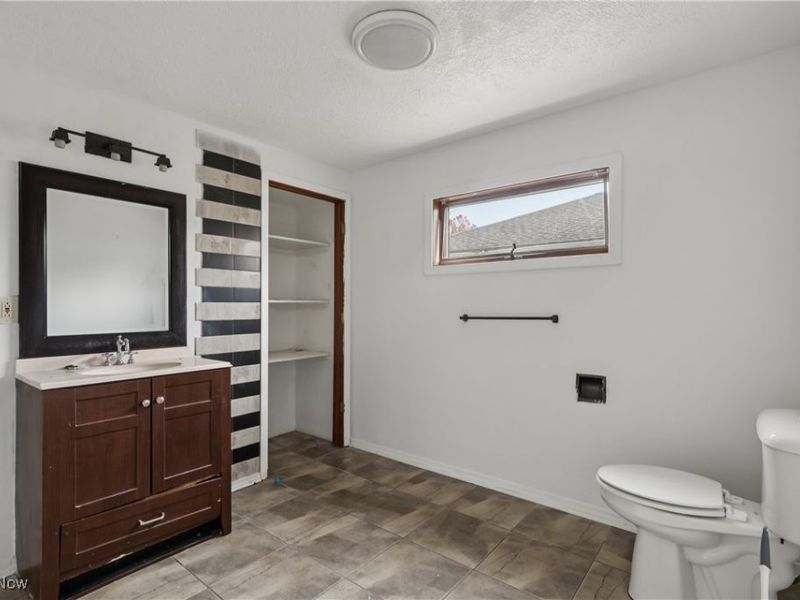 492 E Hopocan Avenue, Barberton, OH 44203 Photo 16