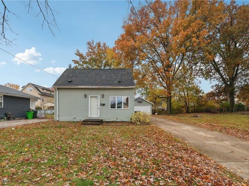 492 E Hopocan Avenue, Barberton, OH 44203 Photo 2