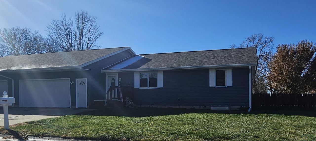 603 S Park Pl, Elk Point, SD 57025 Main Photo