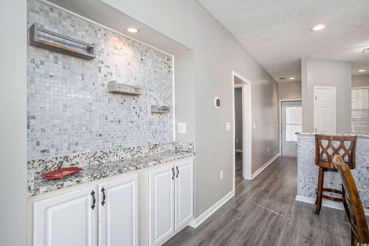 650 River Oaks Dr. Photo 10