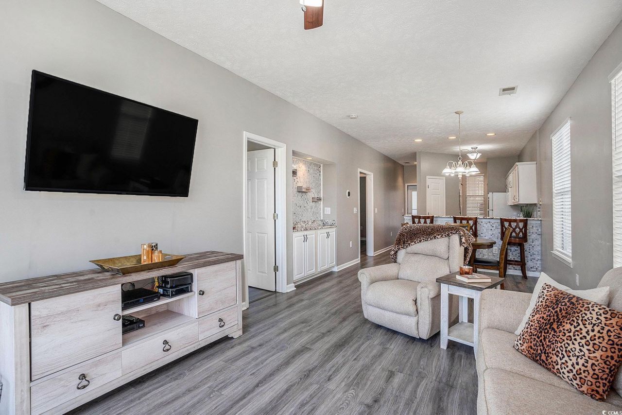 650 River Oaks Dr. Photo 13