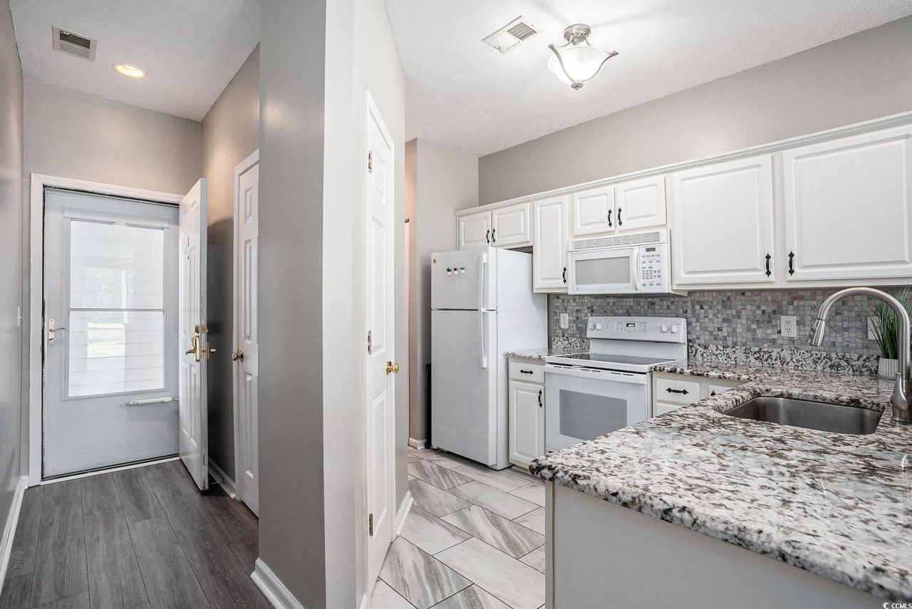 650 River Oaks Dr. Photo 4