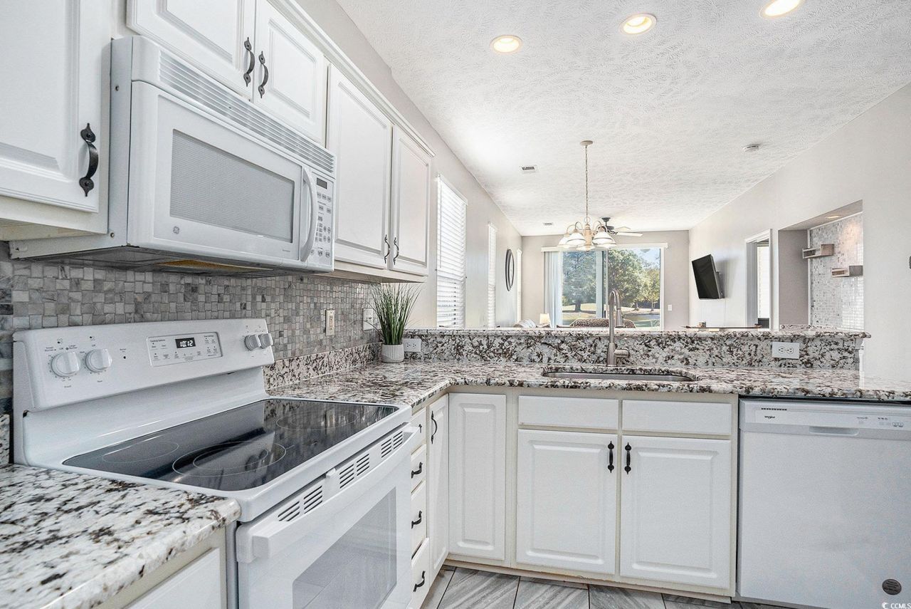 650 River Oaks Dr. Photo 5