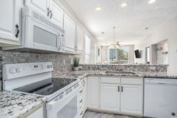 650 River Oaks Dr. photo 4