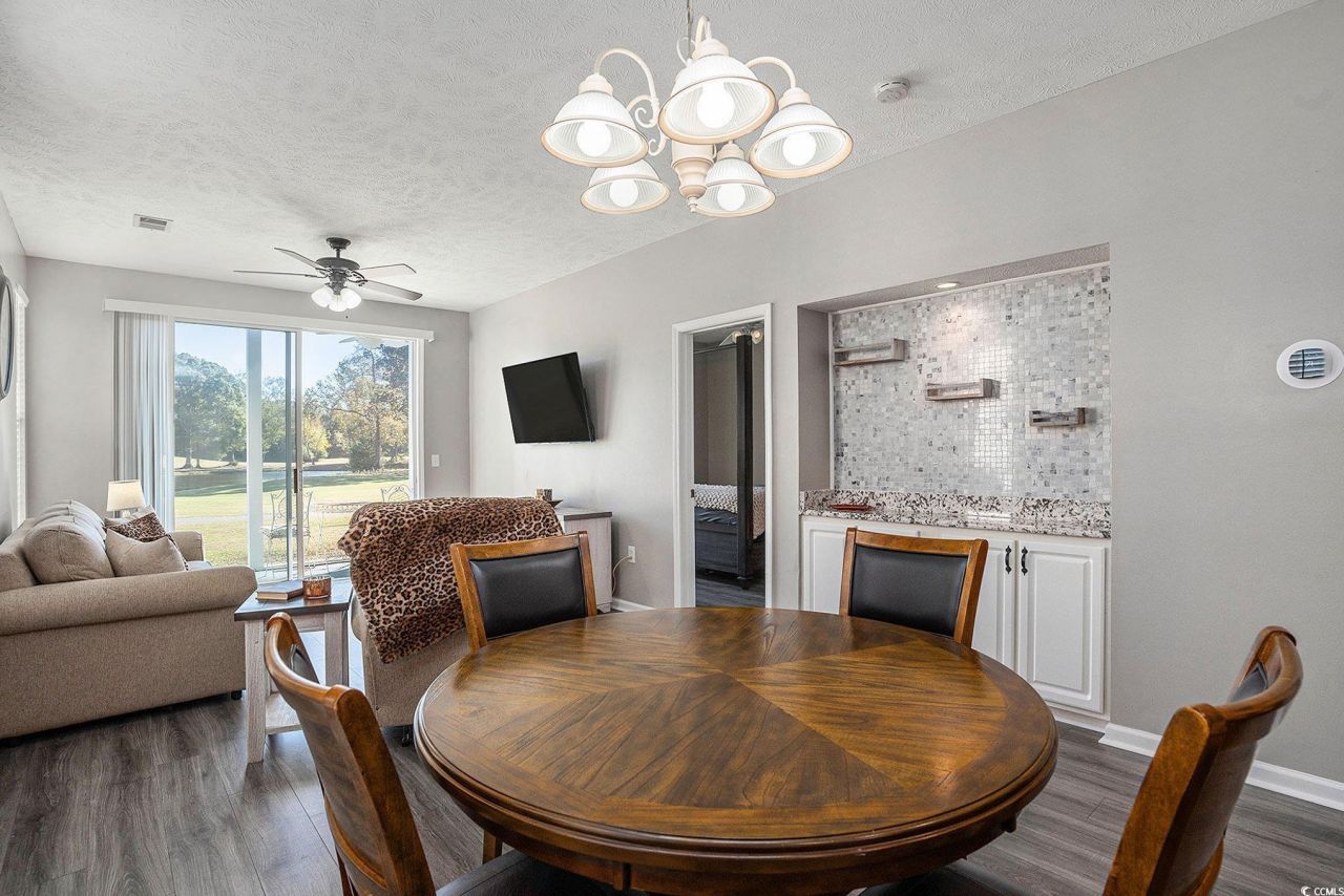 650 River Oaks Dr. Photo 9