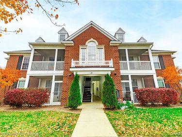 921 E Summerfield Glen Circle, Scio Twp, MI 48103