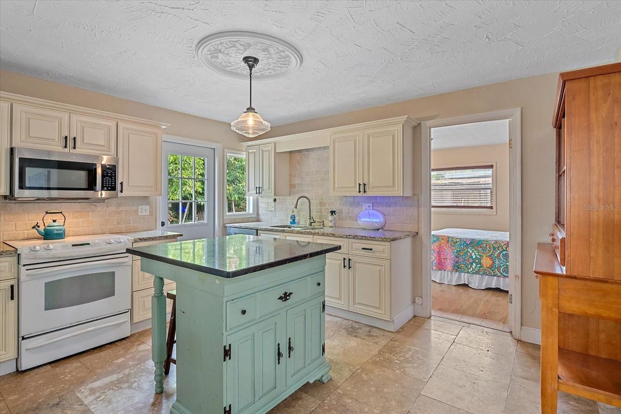 2313 Loma Linda Street, Sarasota, FL 34239 Photo