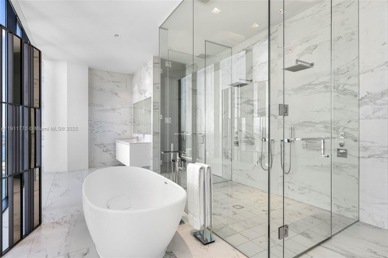 1000 Biscayne Blvd, Unit 5101, Miami, FL 33132 Photo