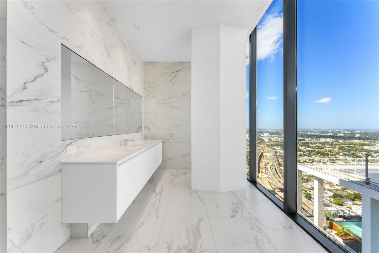 1000 Biscayne Blvd, Unit 5101, Miami, FL 33132 Photo