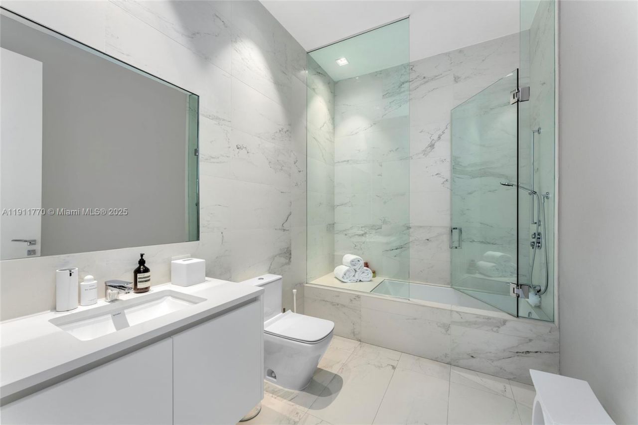 1000 Biscayne Blvd, Unit 5101, Miami, FL 33132 Photo