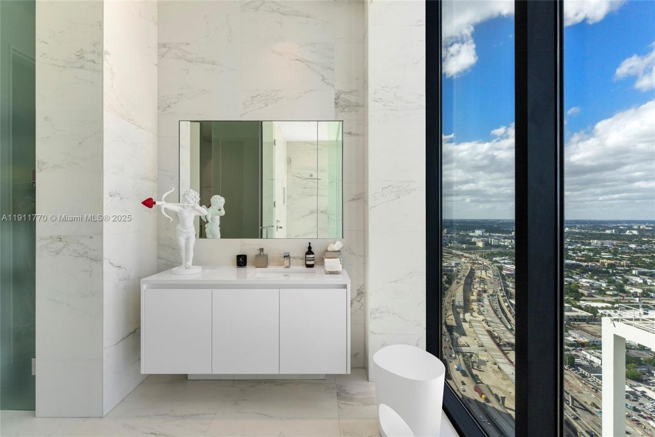 1000 Biscayne Blvd, Unit 5101, Miami, FL 33132 Photo