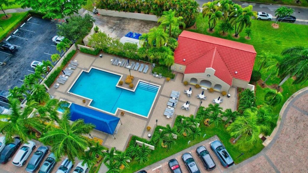 7564 Regency Lake Drive, Unit 702, Boca Raton, FL 33433 Photo