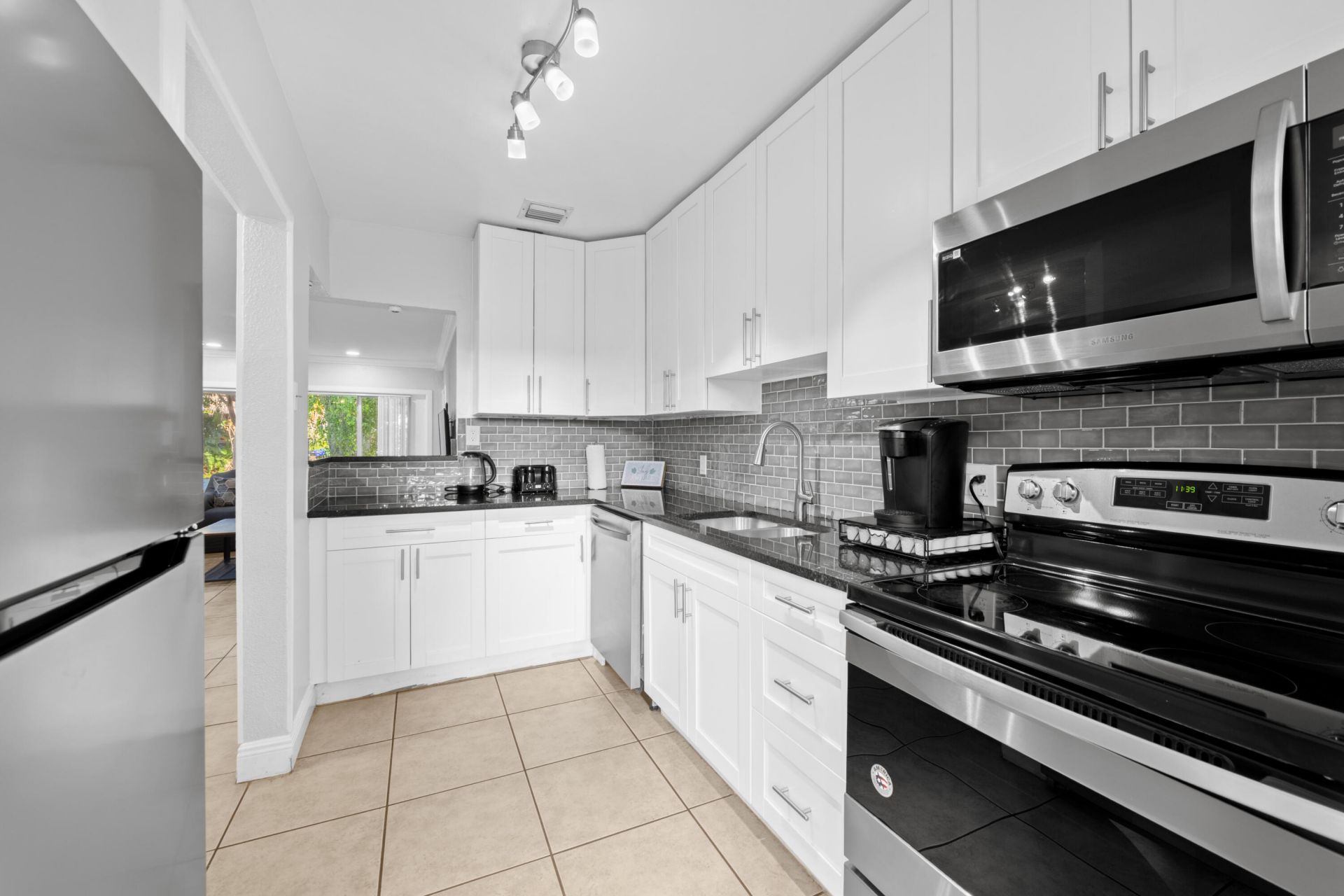 1213 NW 7th Avenue, Fort Lauderdale, FL 33311 Photo