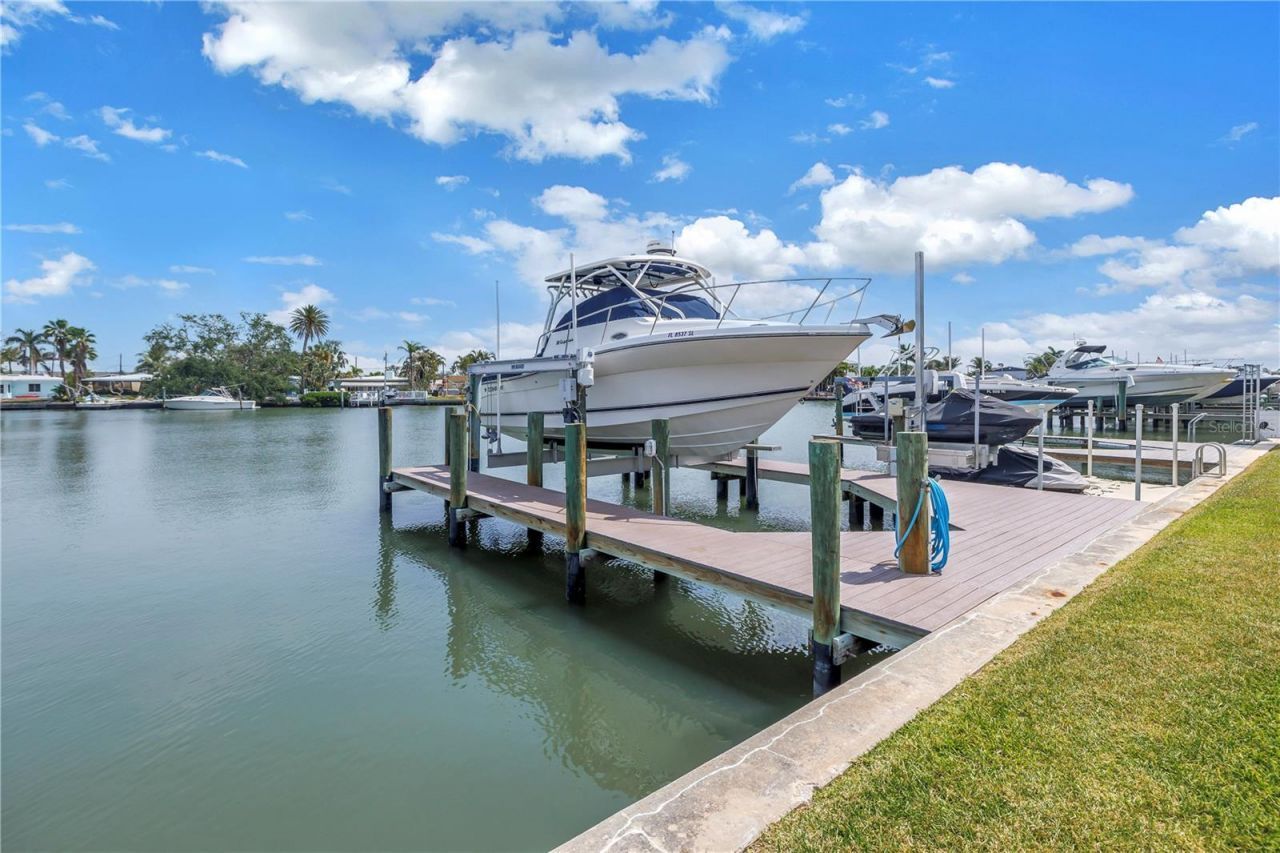 100 Windrush Boulevard, Unit 1, Indian Rocks Beach, FL 33785 Photo
