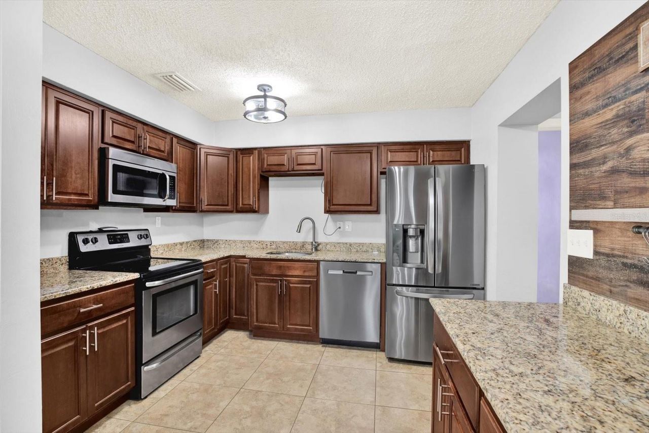7395 18th Street N, Saint Petersburg, FL 33702 Photo