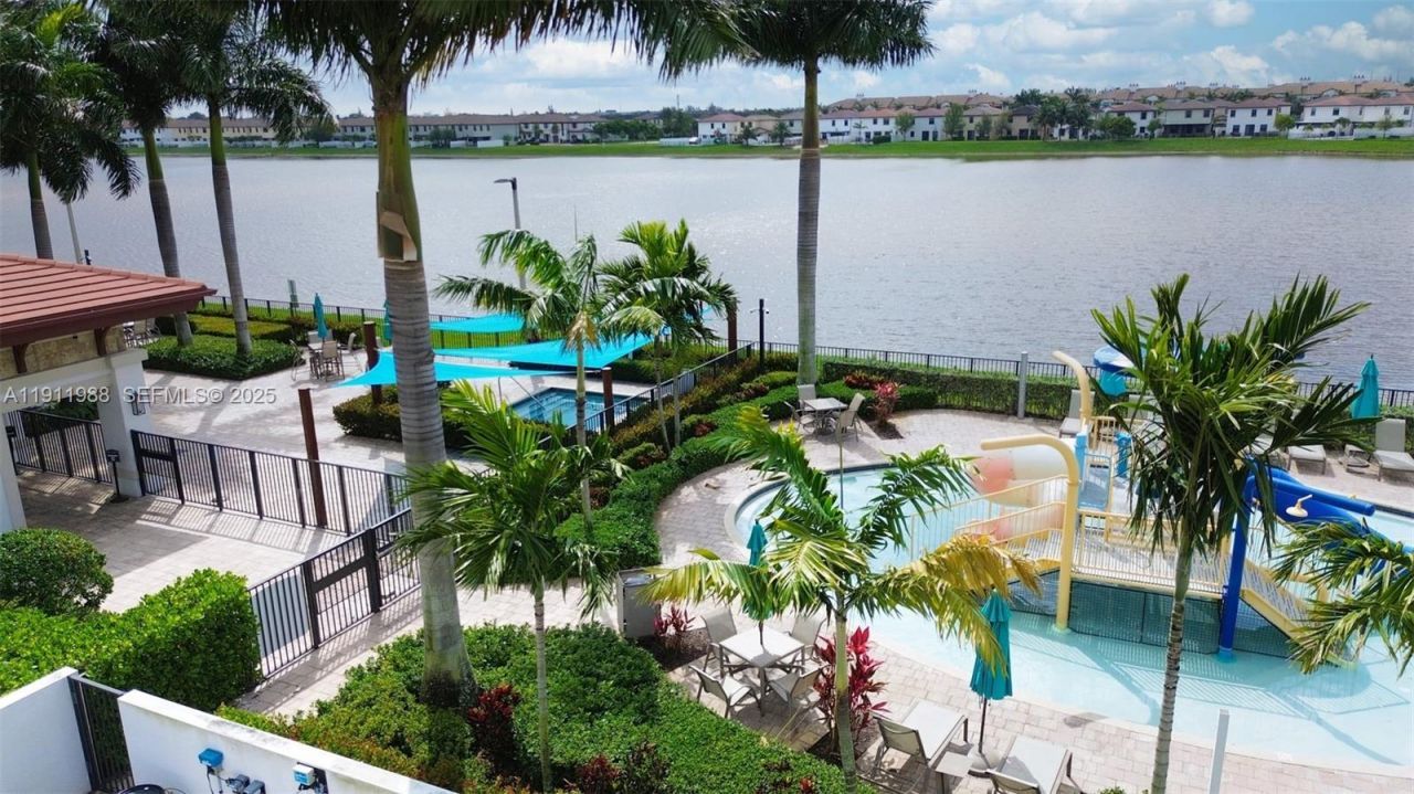 10583 W 35th Way, Unit 10583, Hialeah, FL 33018 Photo