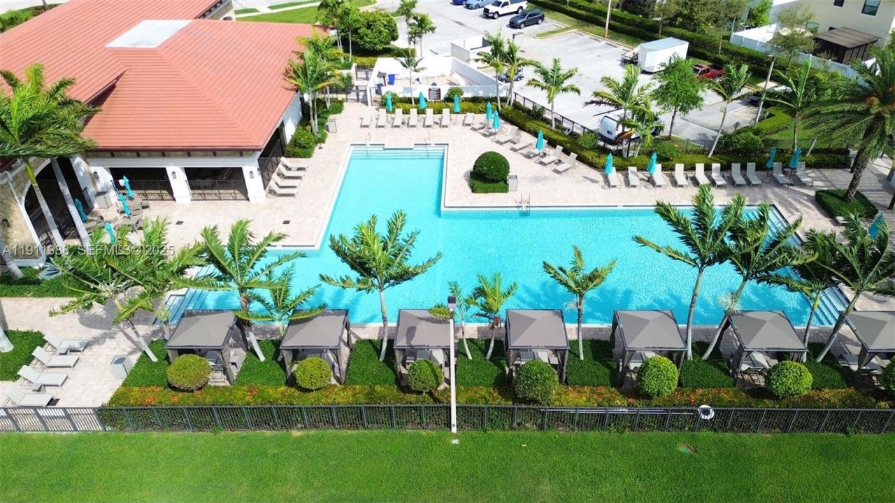 10583 W 35th Way, Unit 10583, Hialeah, FL 33018 Photo