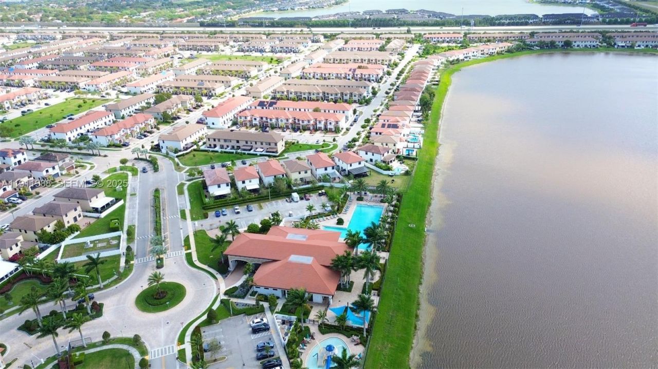 10583 W 35th Way, Unit 10583, Hialeah, FL 33018 Photo