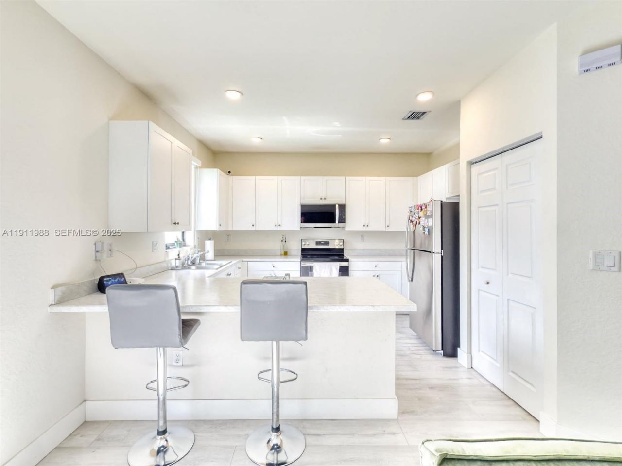 10583 W 35th Way, Unit 10583, Hialeah, FL 33018 Photo