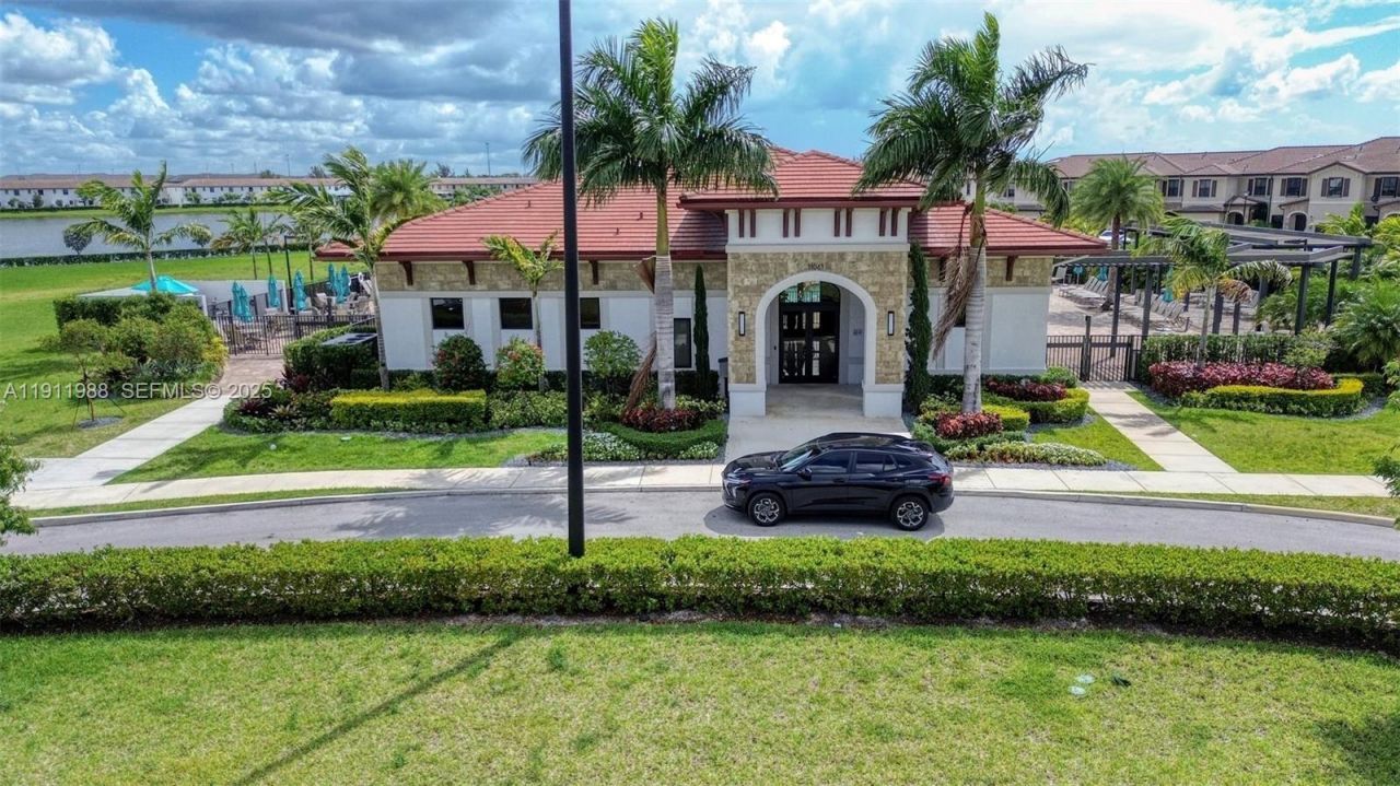 10583 W 35th Way, Unit 10583, Hialeah, FL 33018 Photo