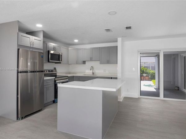 1750 NE 52nd St, Fort Lauderdale, FL 33334