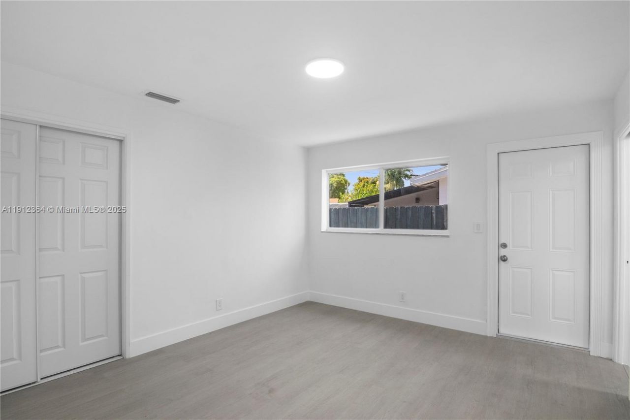 1750 NE 52nd St, Fort Lauderdale, FL 33334 Photo