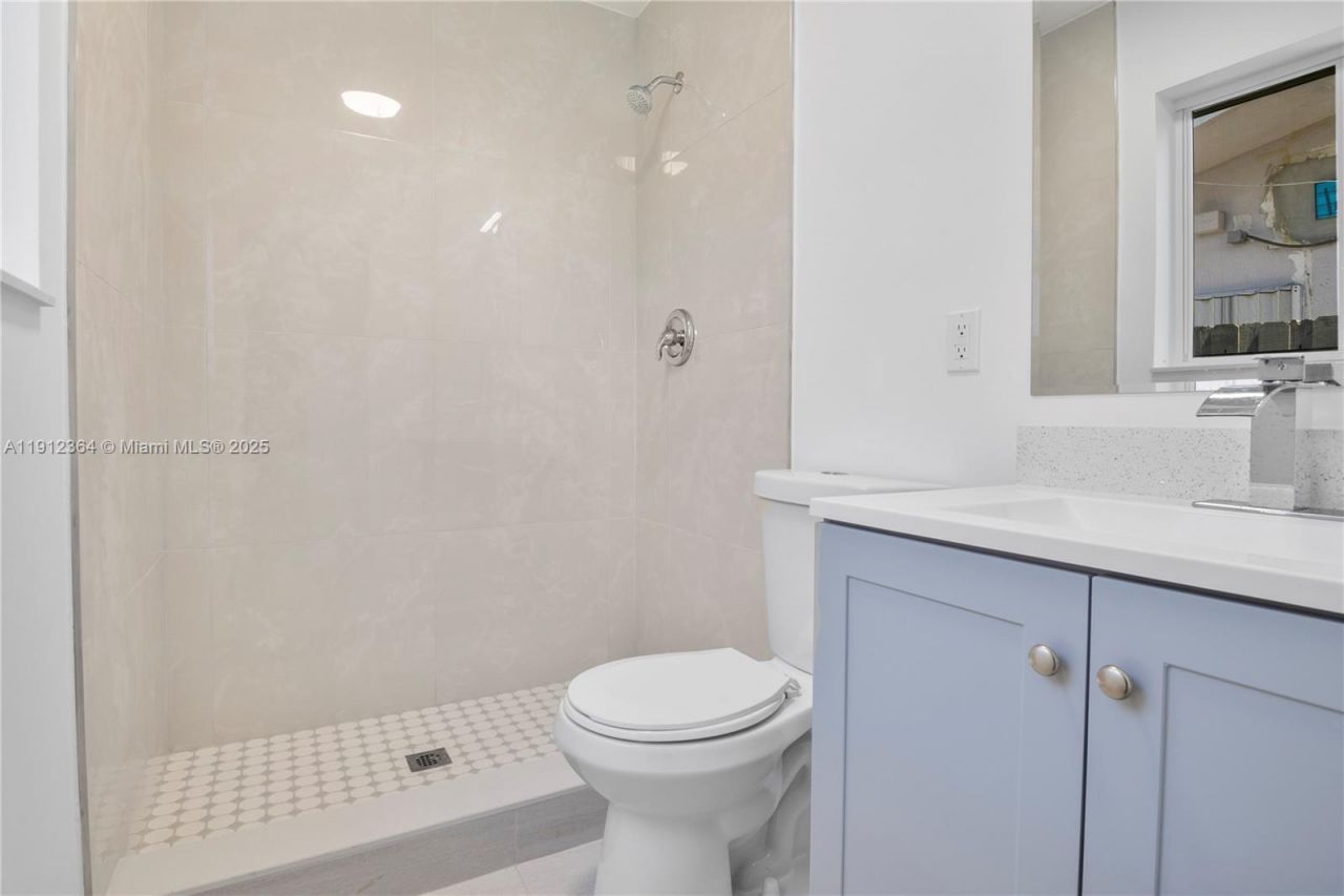 1750 NE 52nd St, Fort Lauderdale, FL 33334 Photo