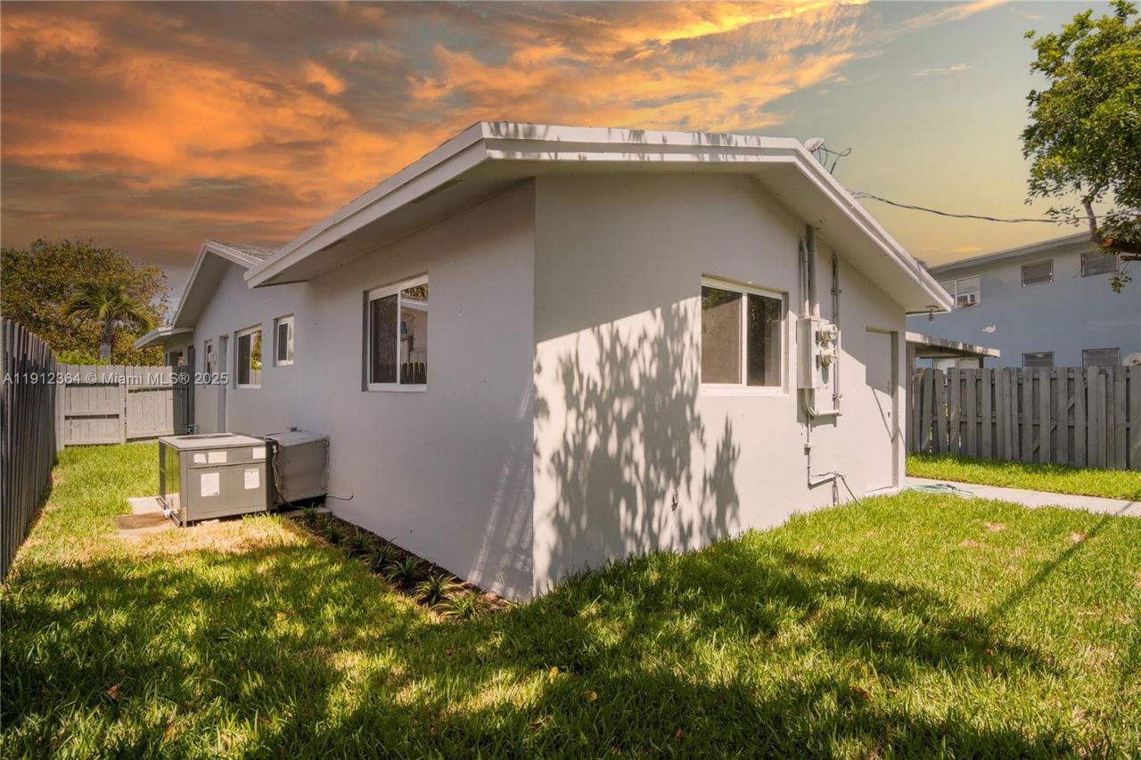 1750 NE 52nd St, Fort Lauderdale, FL 33334 Photo