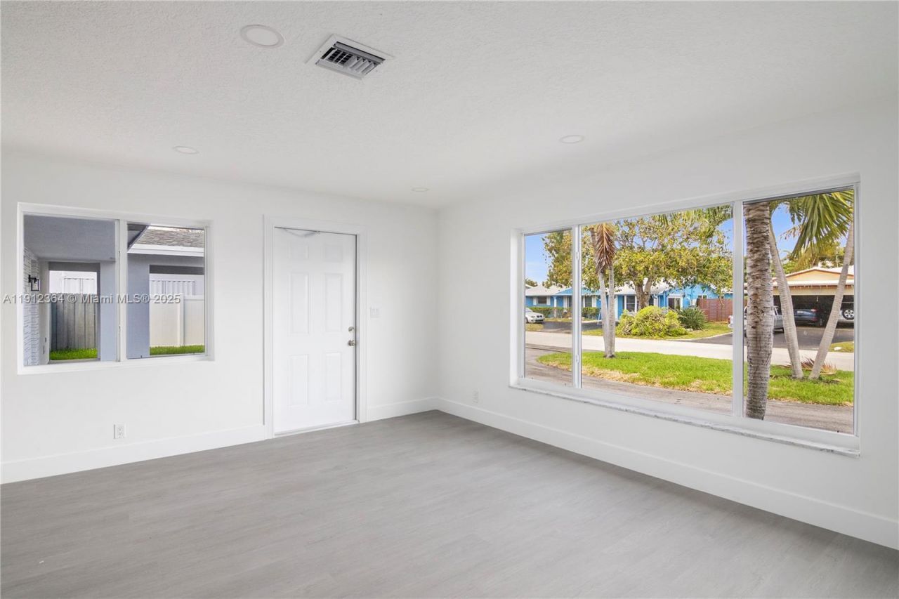 1750 NE 52nd St, Fort Lauderdale, FL 33334 Photo