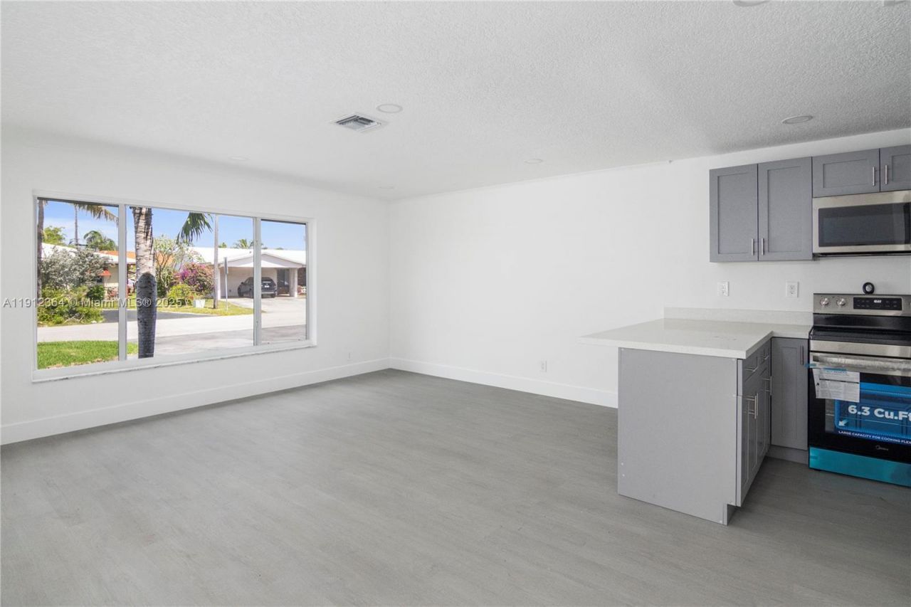 1750 NE 52nd St, Fort Lauderdale, FL 33334 Photo