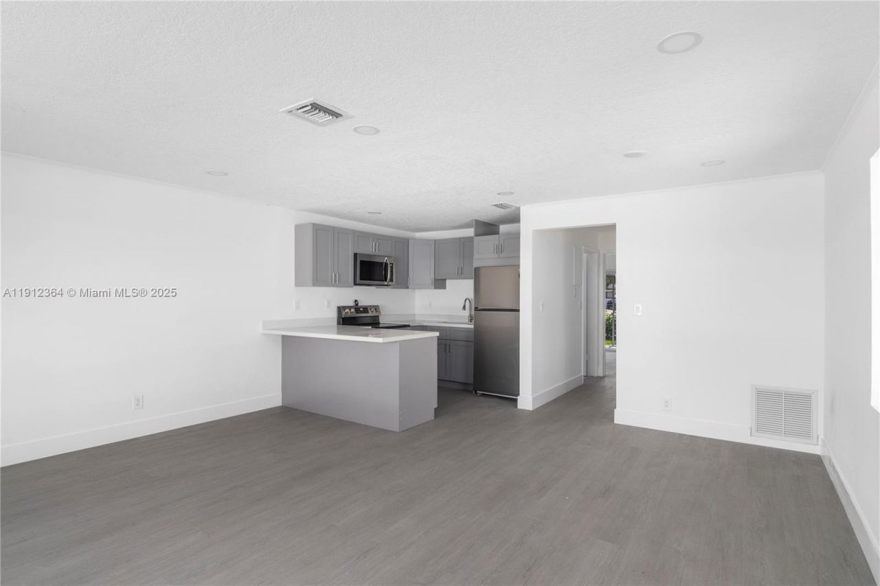 1750 NE 52nd St, Fort Lauderdale, FL 33334 Photo