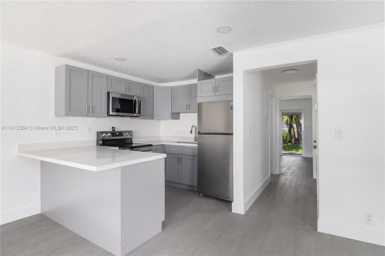 1750 NE 52nd St, Fort Lauderdale, FL 33334 Photo