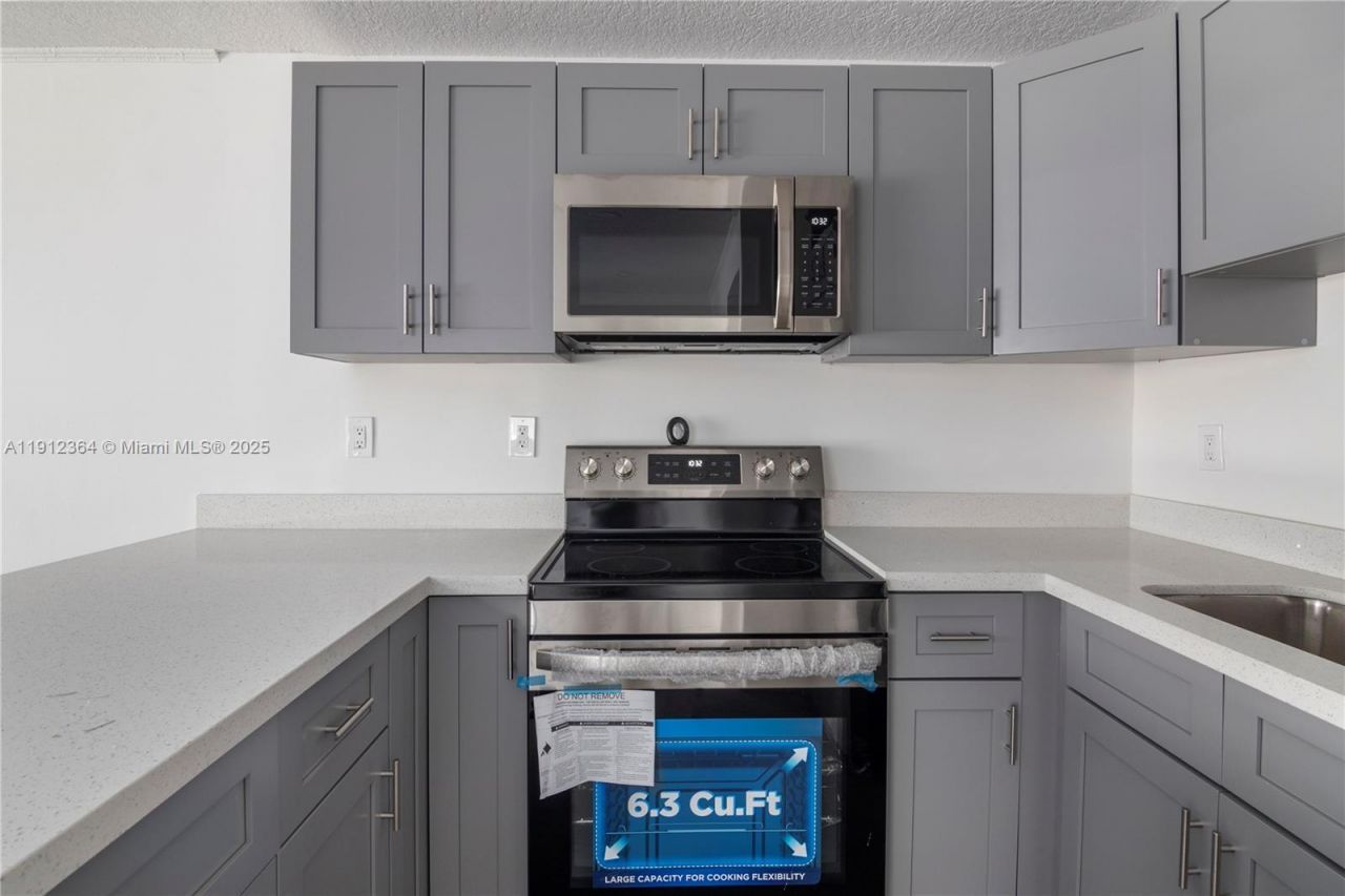 1750 NE 52nd St, Fort Lauderdale, FL 33334 Photo