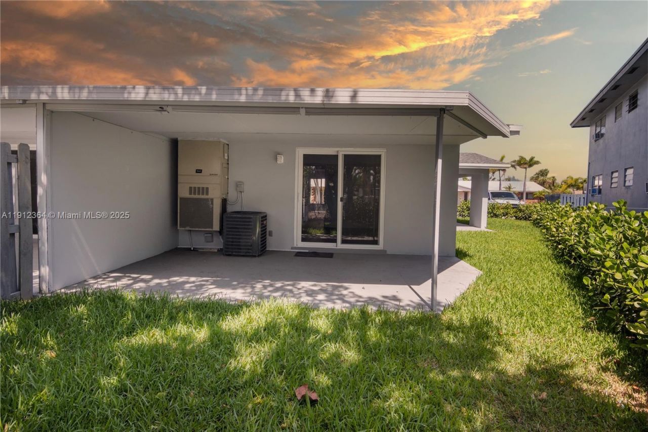 1750 NE 52nd St, Fort Lauderdale, FL 33334 Photo