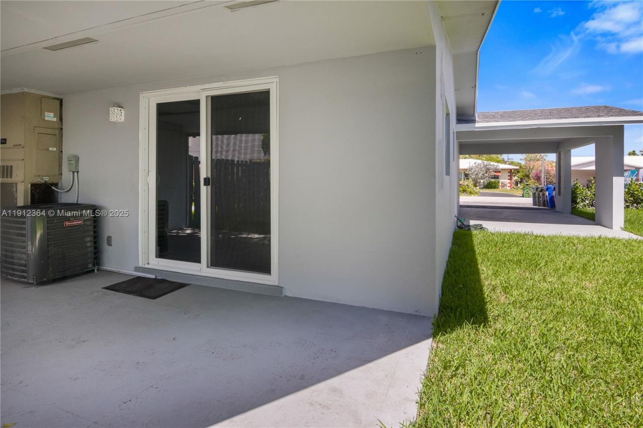 1750 NE 52nd St, Fort Lauderdale, FL 33334 Photo