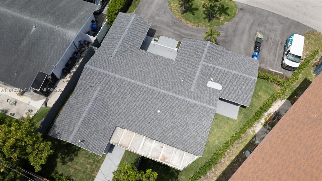 1750 NE 52nd St, Fort Lauderdale, FL 33334 Photo