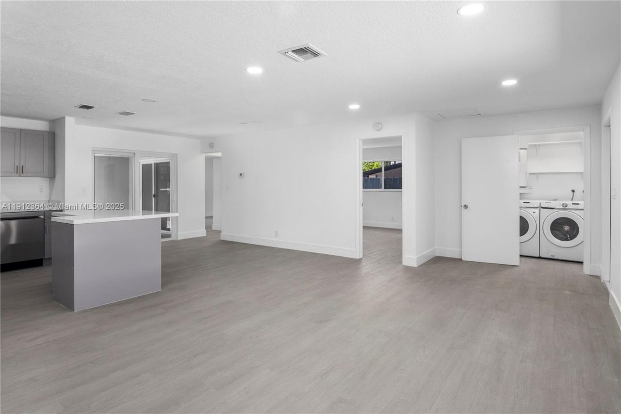 1750 NE 52nd St, Fort Lauderdale, FL 33334 Photo