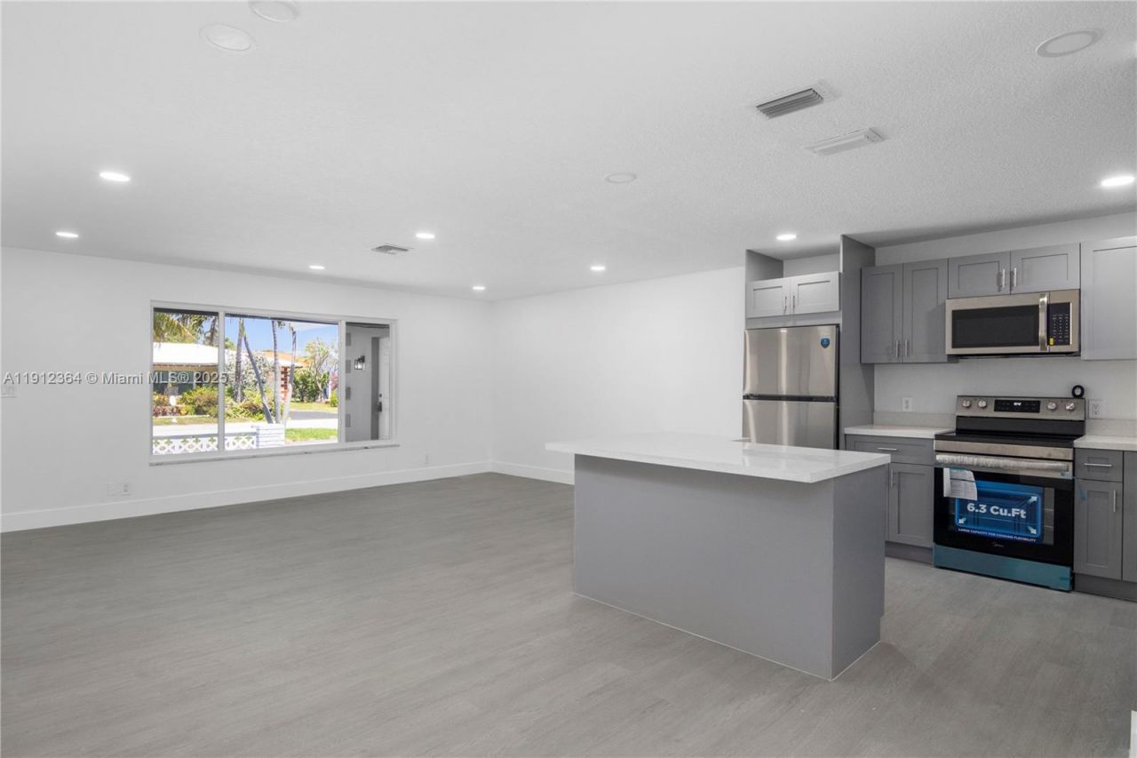 1750 NE 52nd St, Fort Lauderdale, FL 33334 Photo