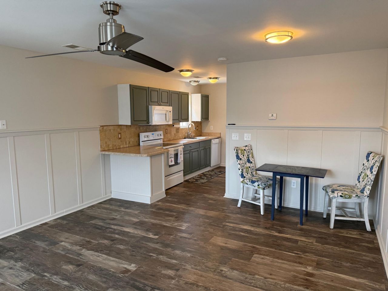 221 Addison Cottage Way Photo 5