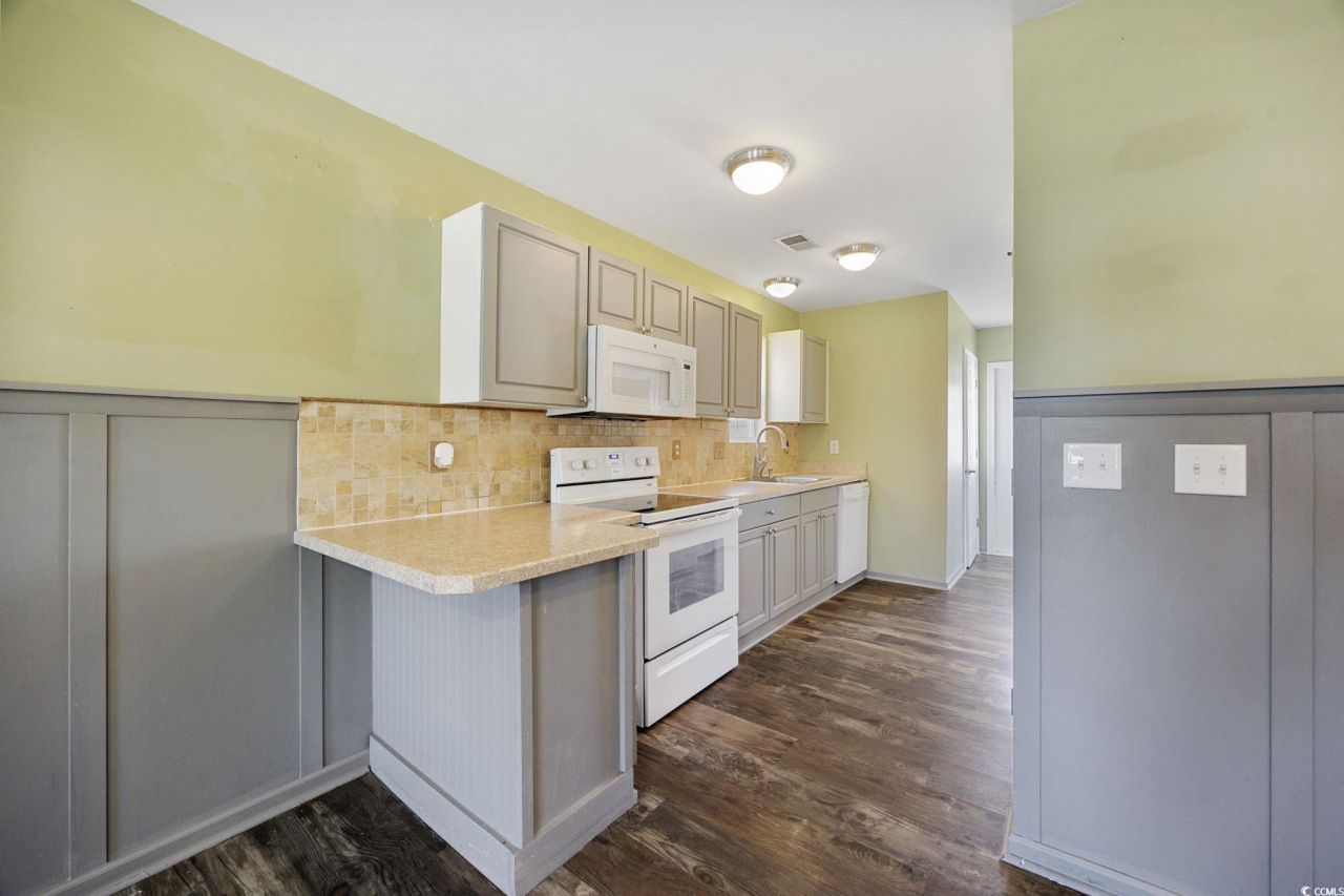 221 Addison Cottage Way Photo 9