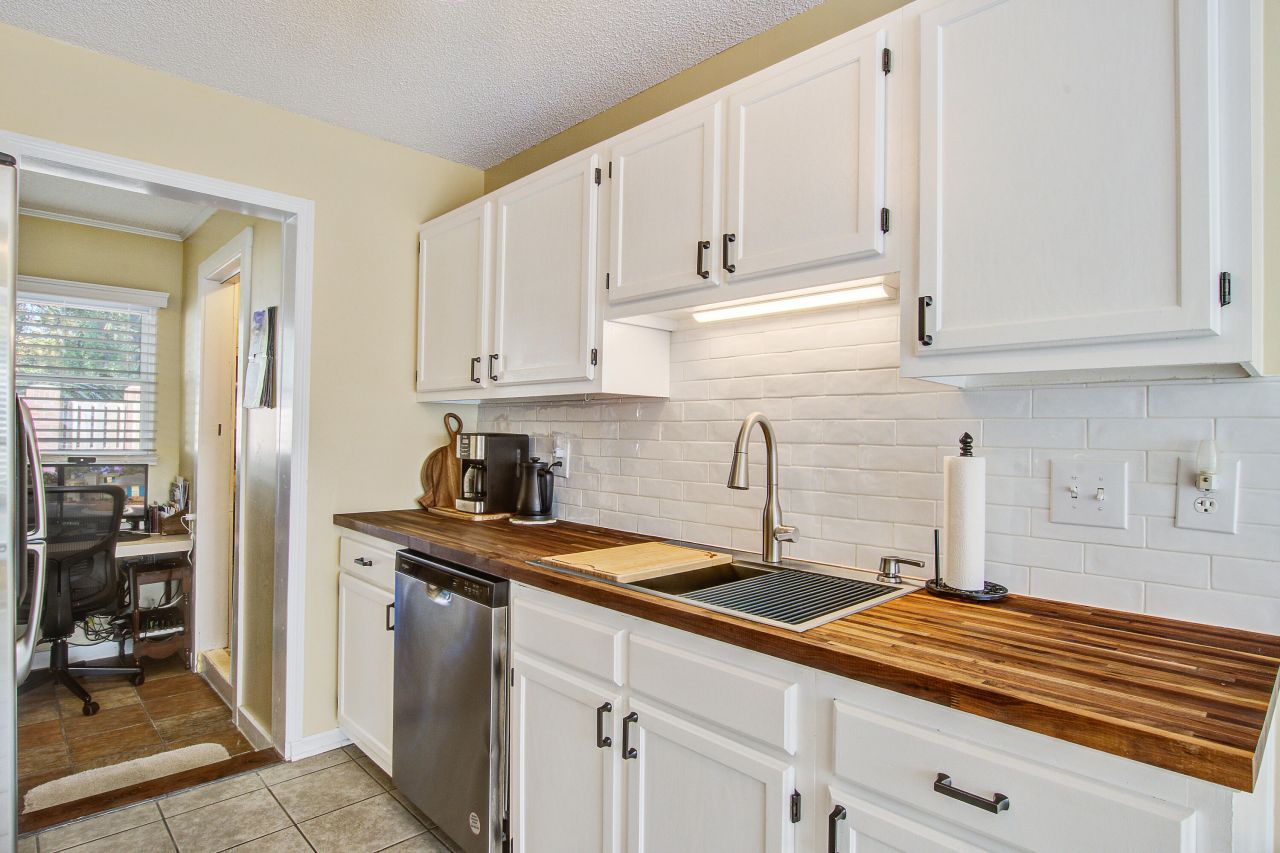 86 Indigo Lane Photo 12