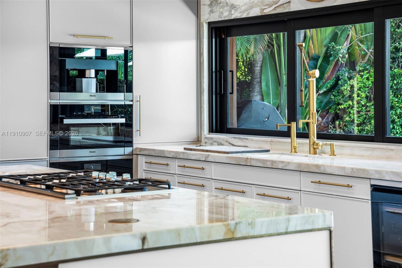 3444 NE 167th St, North Miami Beach, FL 33160 Photo