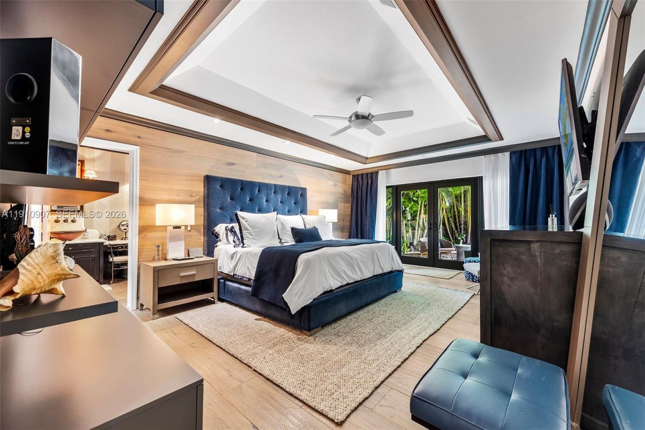 3444 NE 167th St, North Miami Beach, FL 33160 Photo