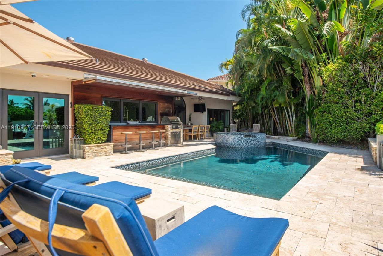 3444 NE 167th St, North Miami Beach, FL 33160 Photo