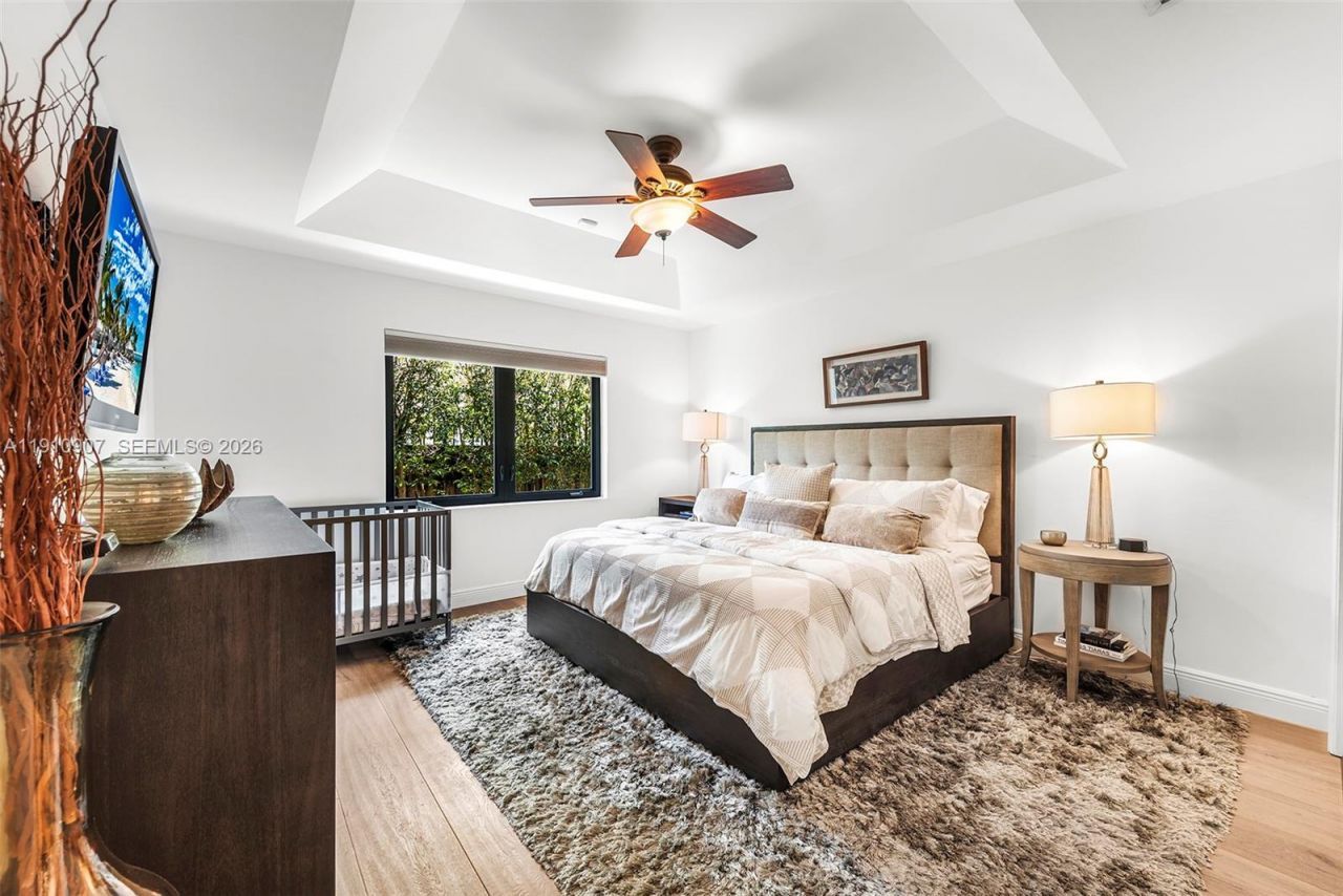 3444 NE 167th St, North Miami Beach, FL 33160 Photo