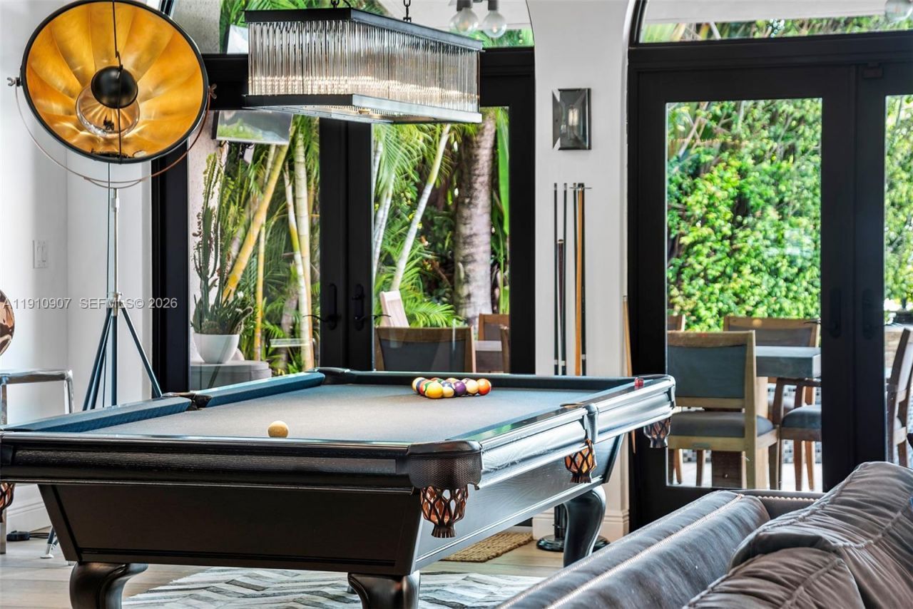 3444 NE 167th St, North Miami Beach, FL 33160 Photo