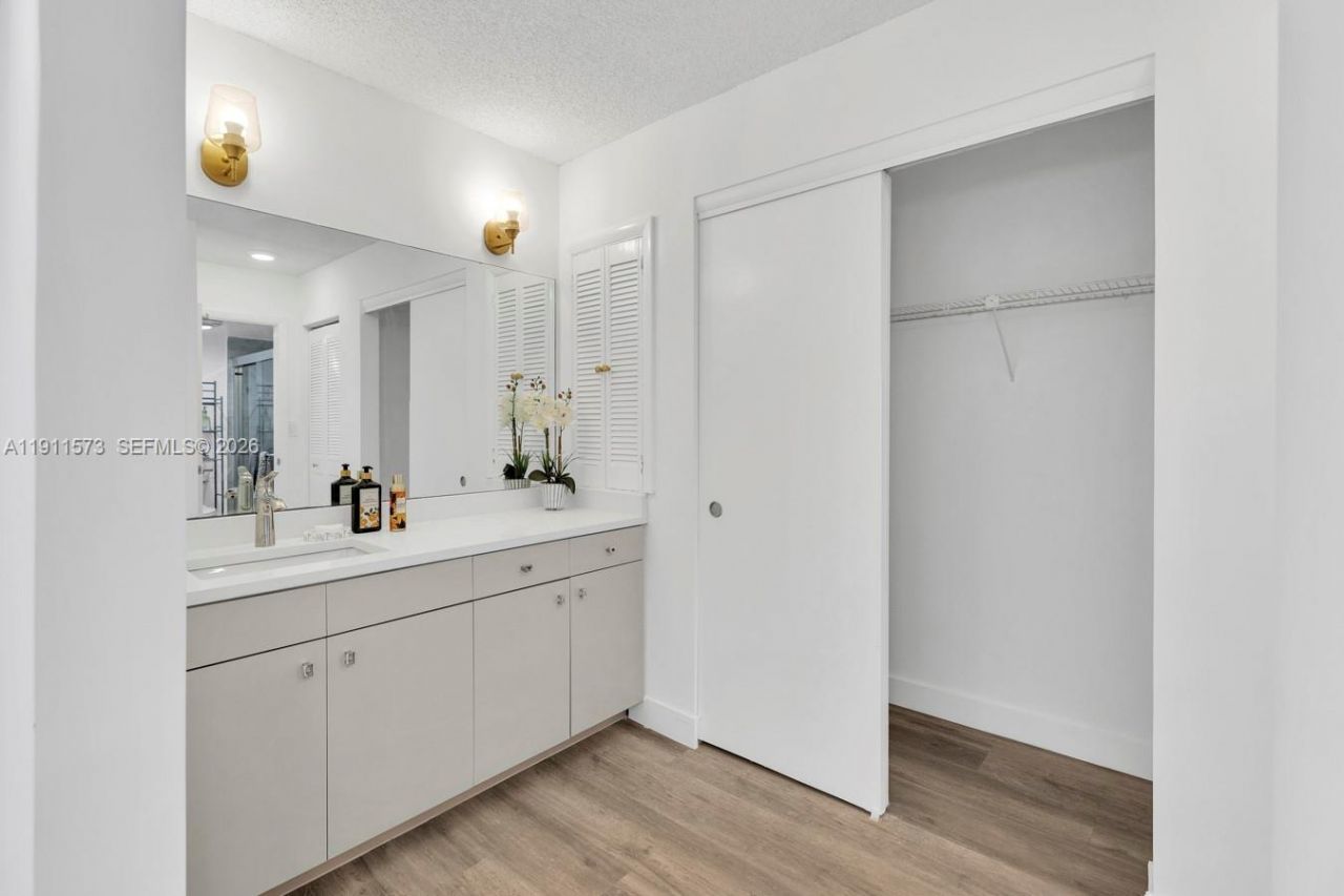 17720 N Bay Rd, Unit 803, Sunny Isles Beach, FL 33160 Photo