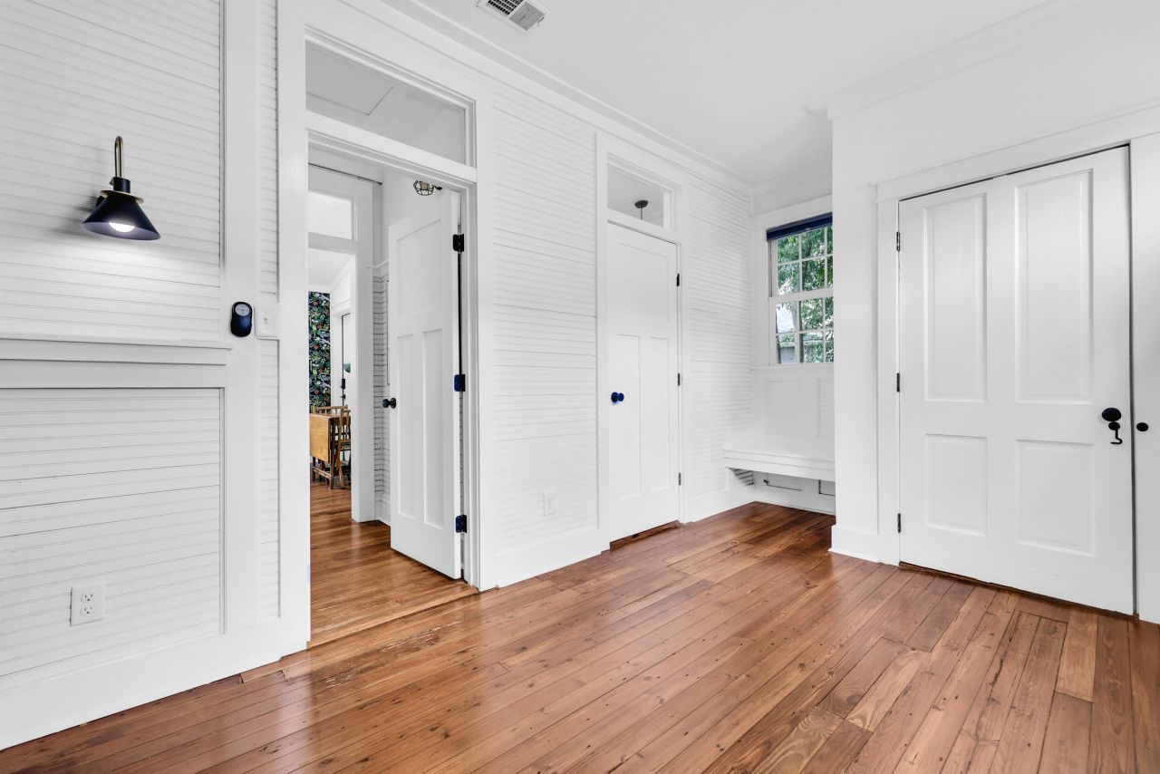 5 Carondolet Street Photo 18