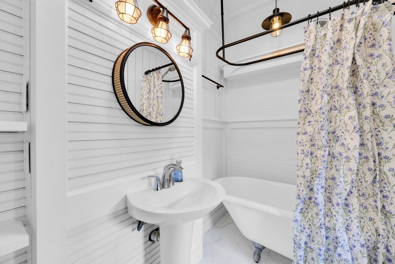 5 Carondolet Street Photo 19