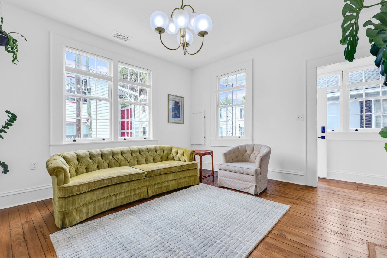 5 Carondolet Street Photo 7